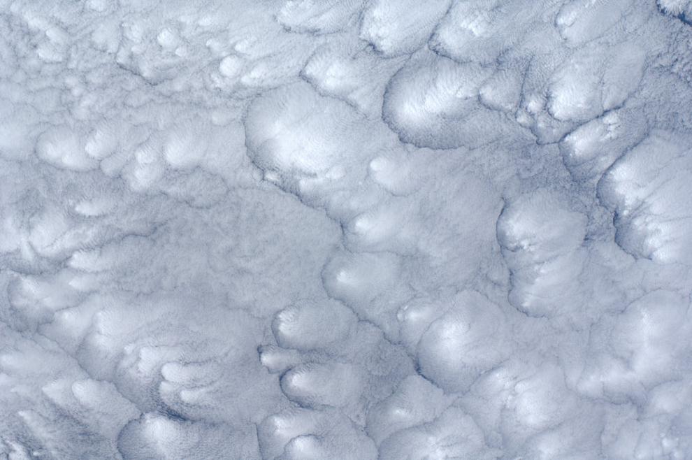 Nubes esponjosas 30 Impresionantes imágenes del Planeta Tierra visto desde el Espacio 