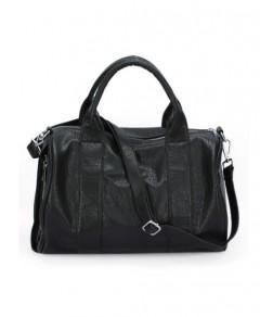 Bolso de hombro negro con fondo tachonado