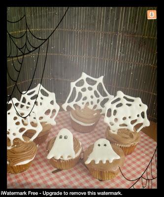 Boo! Cupcakes de Vainilla con Buttercream de Choco con Trufas. Especial Halloween!