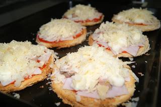 Mini Pizzas de Pavo y Foie con Pan de Molde Mini Pizzas de Pavo y Foie con Pan de Molde