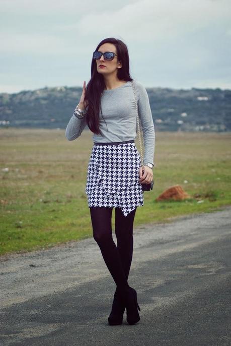 houndstooth bottomSkirt: Frontrowshop shirt: Zara, Bag: P...