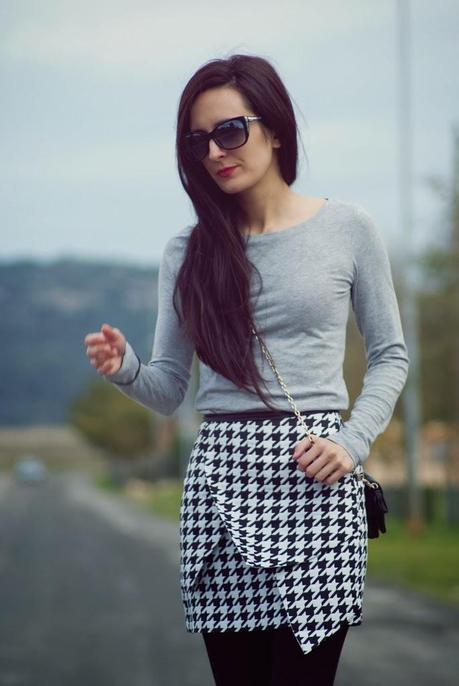 houndstooth bottomSkirt: Frontrowshop shirt: Zara, Bag: P...