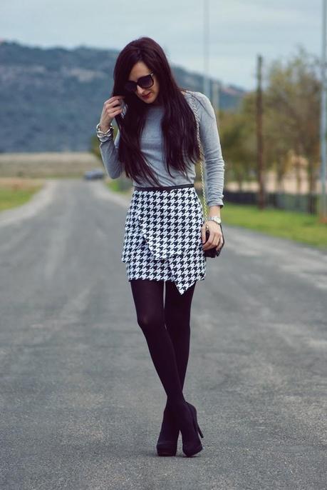 houndstooth bottomSkirt: Frontrowshop shirt: Zara, Bag: P...