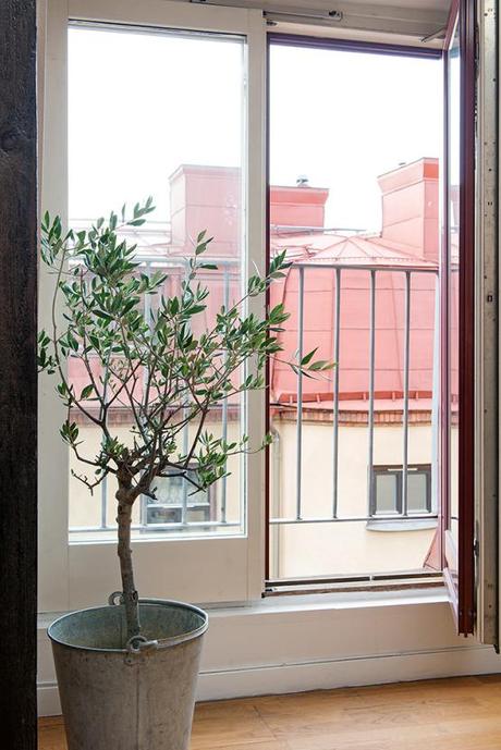 inspiración decoración muebles de ikea Estudio   ático de 44 m² muy acogedor estilo nórdico escandinavo encimera suelo madera roble aceitado diseño interiores áticos pequeños diáfanos decoración pisos áticos pequeños decoración nórdica escandinava decoración diseño espacios pequeños decoración áticos estudio cocinas blancas pequeñas ático abuhardillado decoración 