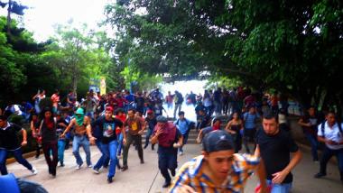 Honduras: Universitarios protestan contra fraude electoral