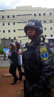 Honduras: Universitarios protestan contra fraude electoral