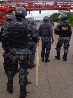 Honduras: Universitarios protestan contra fraude electoral