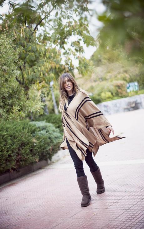 street style barbara crespo cpzy sheinside poncho ugg boots louis vuitton bag outfit fashion blogger