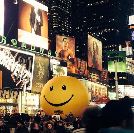 Jamaica coloca una bola gigante antiestrés en el mismo Times Square