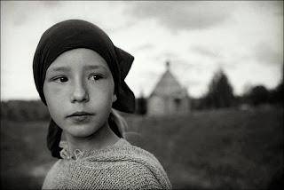 Niña, fotografía en blanco y negro