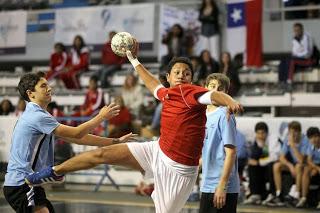 PESE A CAER ANTE URUGUAY, CHILE AÚN SUEÑA CON EL BRONCE EN BALONMANO MASCULINO