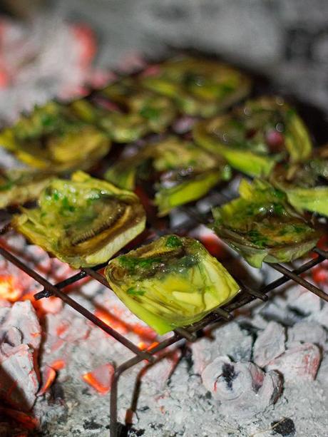 Charcoal-grilled artichokes with parsley, Alcachofas a la brasa con perejil, Monsabor