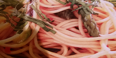 espagueti con rucula olivas y esparragos