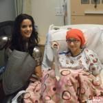 Jaimie Alexander visita a niños enfermos vestida como Lady Sif Jaimie Alexander visita a niños enfermos como Sif