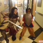 Jaimie Alexander visita a niños enfermos como Sif