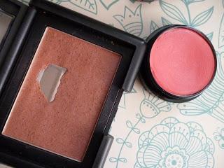 Favoritos actualmente: Labios oscuros y mejillas rosadas