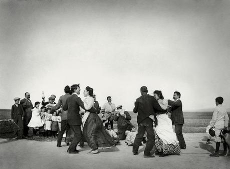 Julián Collado, El baile de la matazón, Albacete, ca. 1900. Archivo Collado. Julián Collado, El baile de la matazón, Albacete, ca. 1900. Archivo Collado.