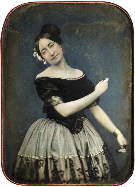 Anónimo. Bailarina española de la escuela bolera, con peineta y castañuelas, ca. 1850. Anónimo. Bailarina española de la escuela bolera, con peineta y castañuelas, ca. 1850.