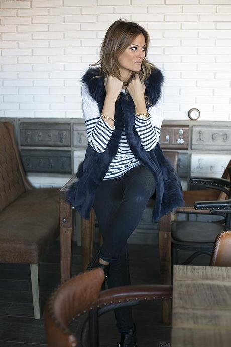 chaleco conejo hope, fur vest, blue vest, long vest, navy, true religion jeans, zara botines, pendientes flecha aristocrazy, miu miu vitello, dime que me quieres, cristina blanco, guiadeestilo, guia de estilo blog, 