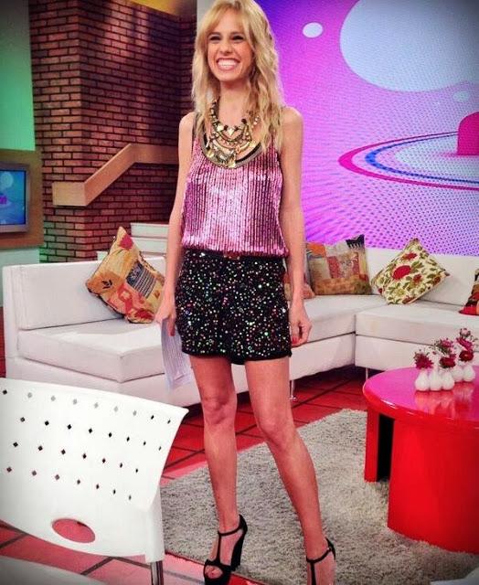 Mariana Fabbiani looks con alegria