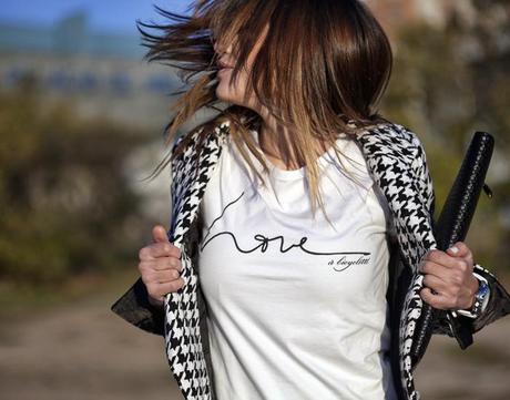 street style barbara crespo love tshirt a Byciclette fashion blogger outfit