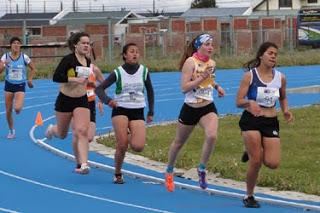 MALAS CONDICIONES CLIMÁTICAS MARCARON TERCERA JORNADA DEL ATLETISMO