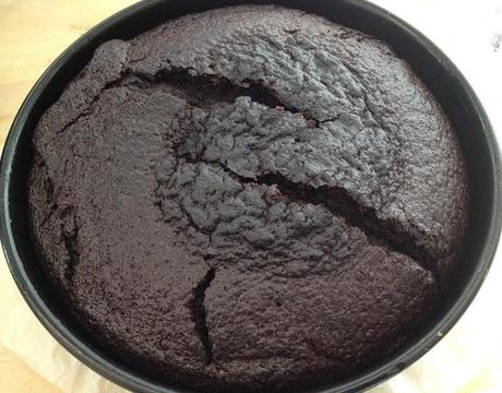 recetas delikatissen recetas de postres rápidos recetas de postres fáciles recetas de bizcochos fáciles postres fáciles glaseado rosa rojo receta el bizcocho más jugoso receta bizcocho de cacao jugoso 