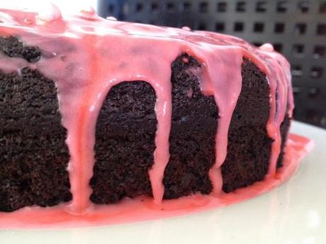 recetas delikatissen recetas de postres rápidos recetas de postres fáciles recetas de bizcochos fáciles postres fáciles glaseado rosa rojo receta el bizcocho más jugoso receta bizcocho de cacao jugoso 