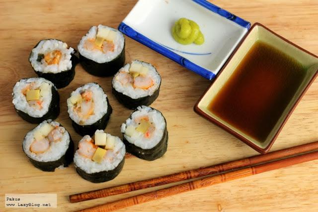 Makis refrescantes de langostinos y manzana. Receta