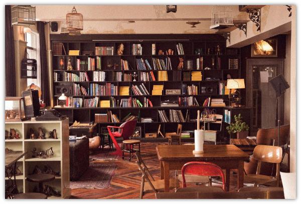 library - kex hostel - the jujuhat