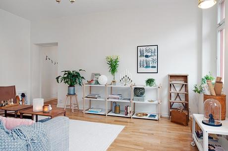 La importancia de un material. Madera y cuero en este piso escandinavo La importancia de un material. Madera y cuero en este piso escandinavo