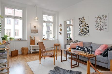 La importancia de un material. Madera y cuero en este piso escandinavo La importancia de un material. Madera y cuero en este piso escandinavo