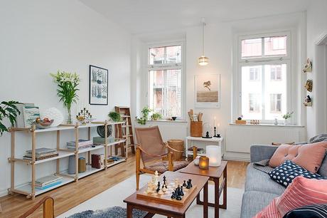 La importancia de un material. Madera y cuero en este piso escandinavo La importancia de un material. Madera y cuero en este piso escandinavo