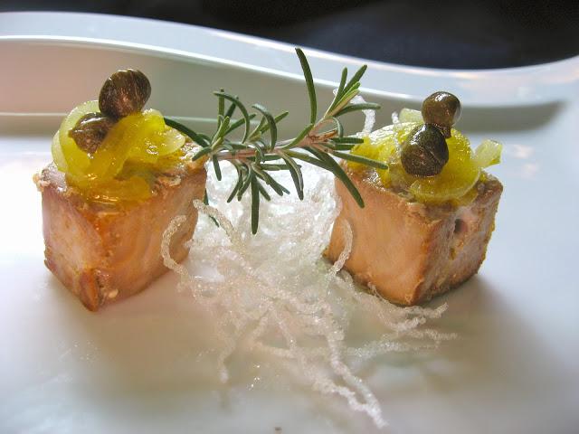 TATAKI DE BONITO MARINADO CON ALCAPARRAS