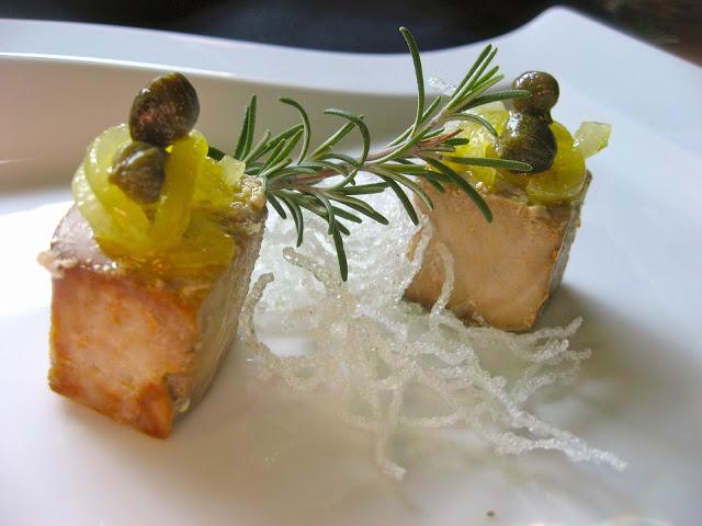 TATAKI DE BONITO MARINADO CON ALCAPARRAS