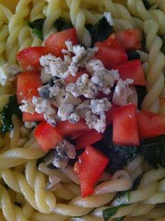 Pasta con espinacas al ajillo