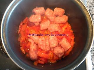 GUISO DE SALCHICHAS ROJO