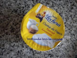 Cremoso de yogur con crema de melocotón