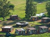 EMOYA HOTEL SPA...LA ESTUPIDEZ HUMANA, TIENE LÍMITES...!!! hotel lujo simula barrio bajo para turistas quieren vivir experiencia “pobreza”...30-11-2013...