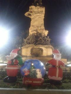 S. HA ESTADO ALLI: MERCADILLO NAVIDEÑO CONTRA EL CANCER EN LA PLAZA DE LOS SITIOS - ZARAGOZA