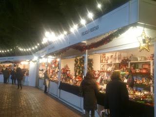 S. HA ESTADO ALLI: MERCADILLO NAVIDEÑO CONTRA EL CANCER EN LA PLAZA DE LOS SITIOS - ZARAGOZA