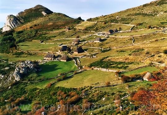Frontera de naturaleza asturiana entre brañas y vaqueiros, Somiedo