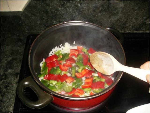PATATAS  CON  COSTILLAS  ADOBADAS