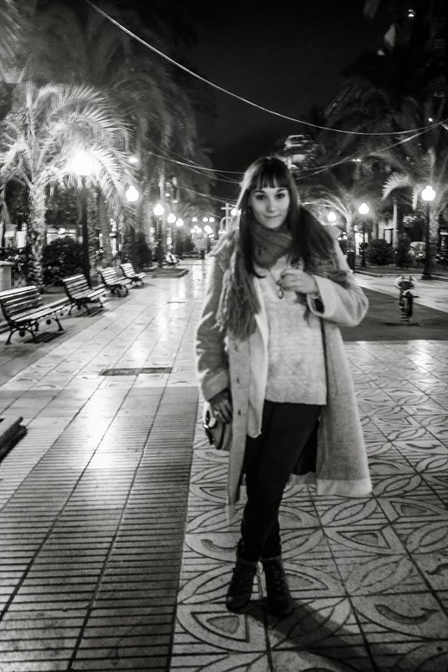 tendencias, vestir a capas, abrigos, bufanda, look otoño, alicante, blog moda, blog alicante, tonos rosas, color rosa, gris, botas, como combinar, borreguito, bySan, París, 