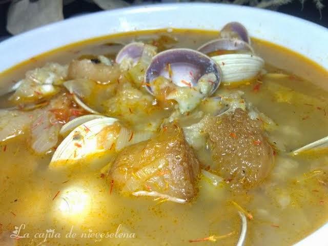 Sopa de pan y almejas