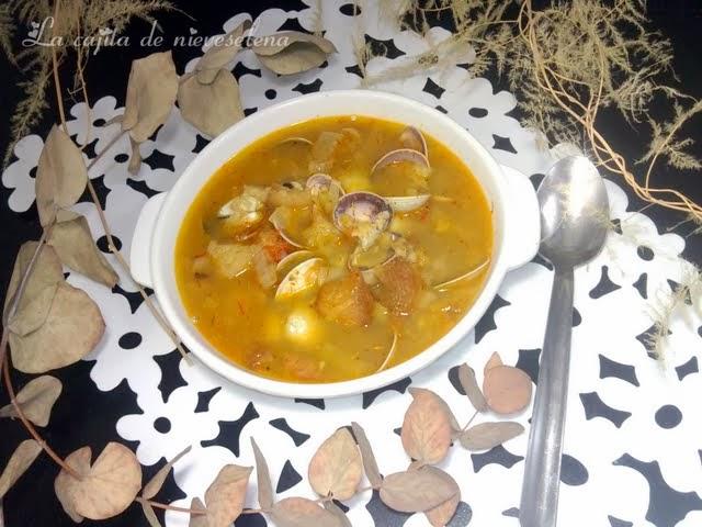 Sopa de pan y almejas