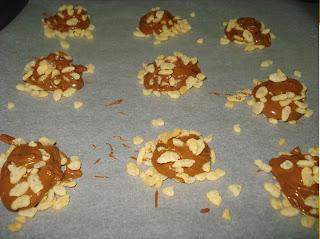 CRUJIENTES DE TRES CHOCOLATES