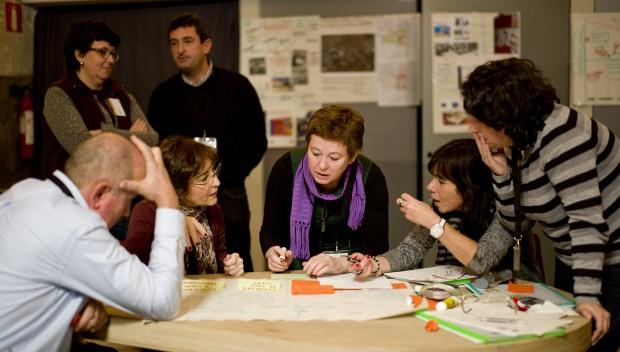 El gruop de Gijón trabajando en su análisis de la idea fuerza