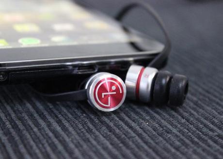LG-D830, ¿un posible LG G2 mini? ¿o un Google Nexus 5 mini? Logo de LG en los auriculares