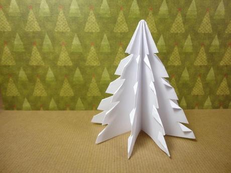 Prepara un árbol de Navidad con un cuadrado de papel Árbol de Navidad de papel papiroflexia origami 3D